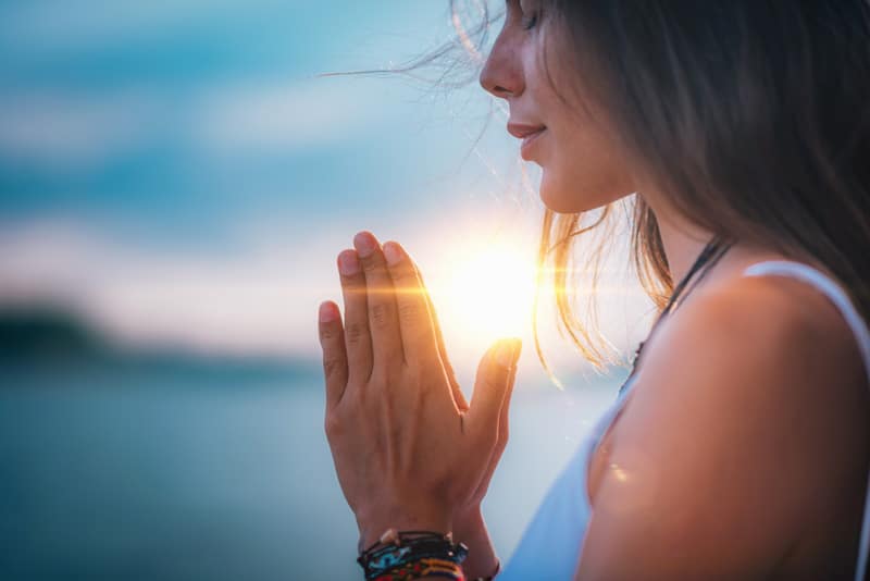 girl-meditating meditation techniques for depression